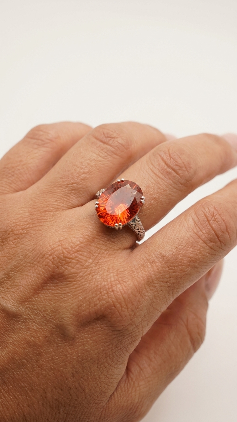 Anillo IGNIS de plata 925 con cuarzo místico Fire