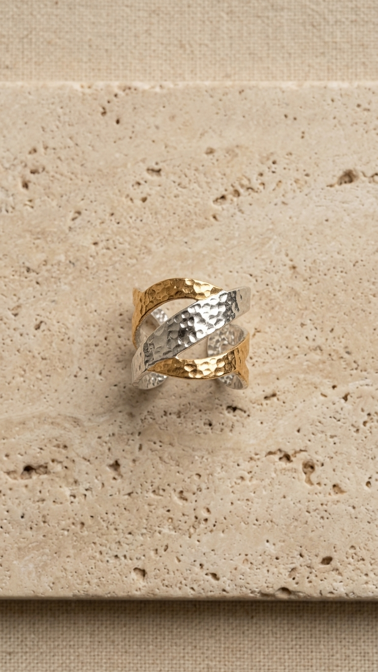 Anillo Croma Bicolor Martilleado en Acero y Oro PVD