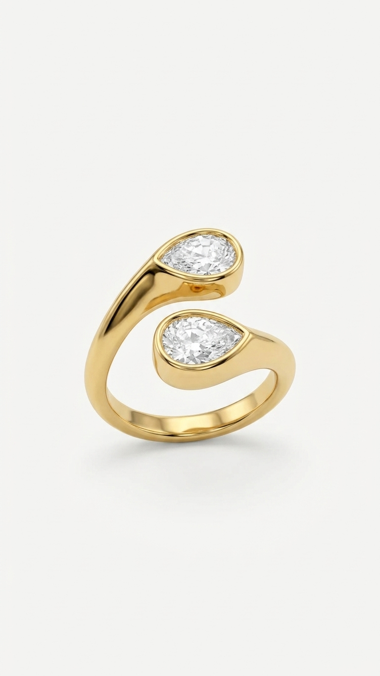 Anillo KAIRA  de Acero Dorado y Circonitas